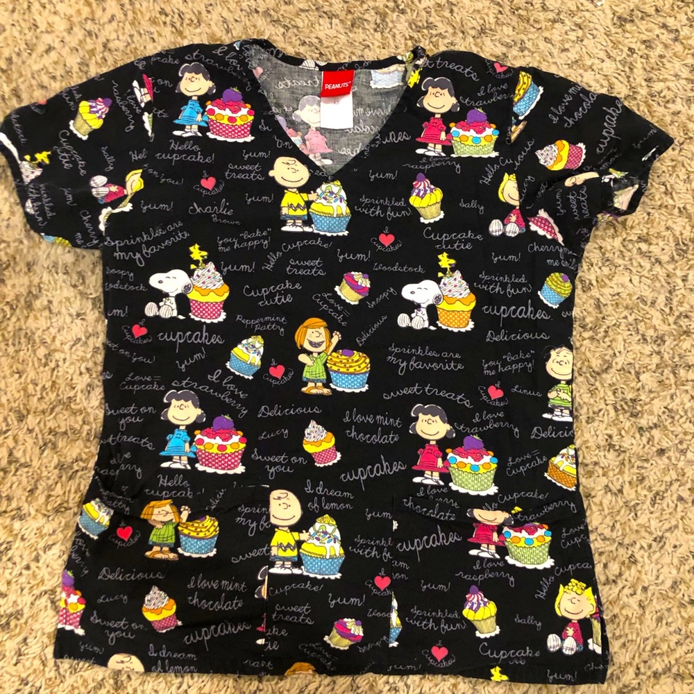 Peanuts scrub top size XS